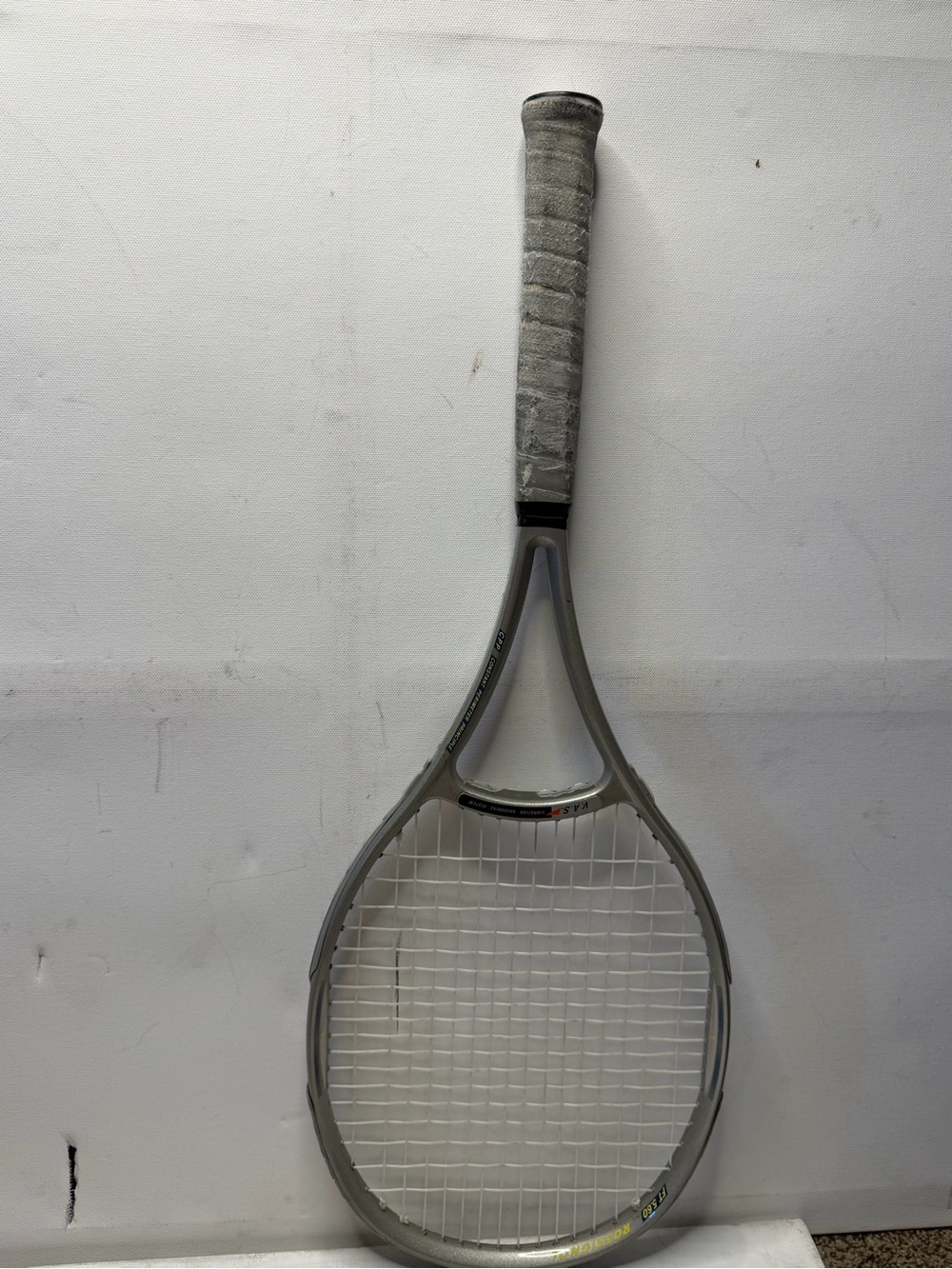 This is a Rossignol FT 5.60 tennis racket